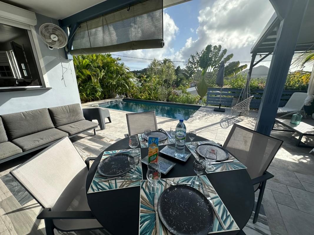varangue-couverte-espace-repas-exterieur-sainte-anne (2)
